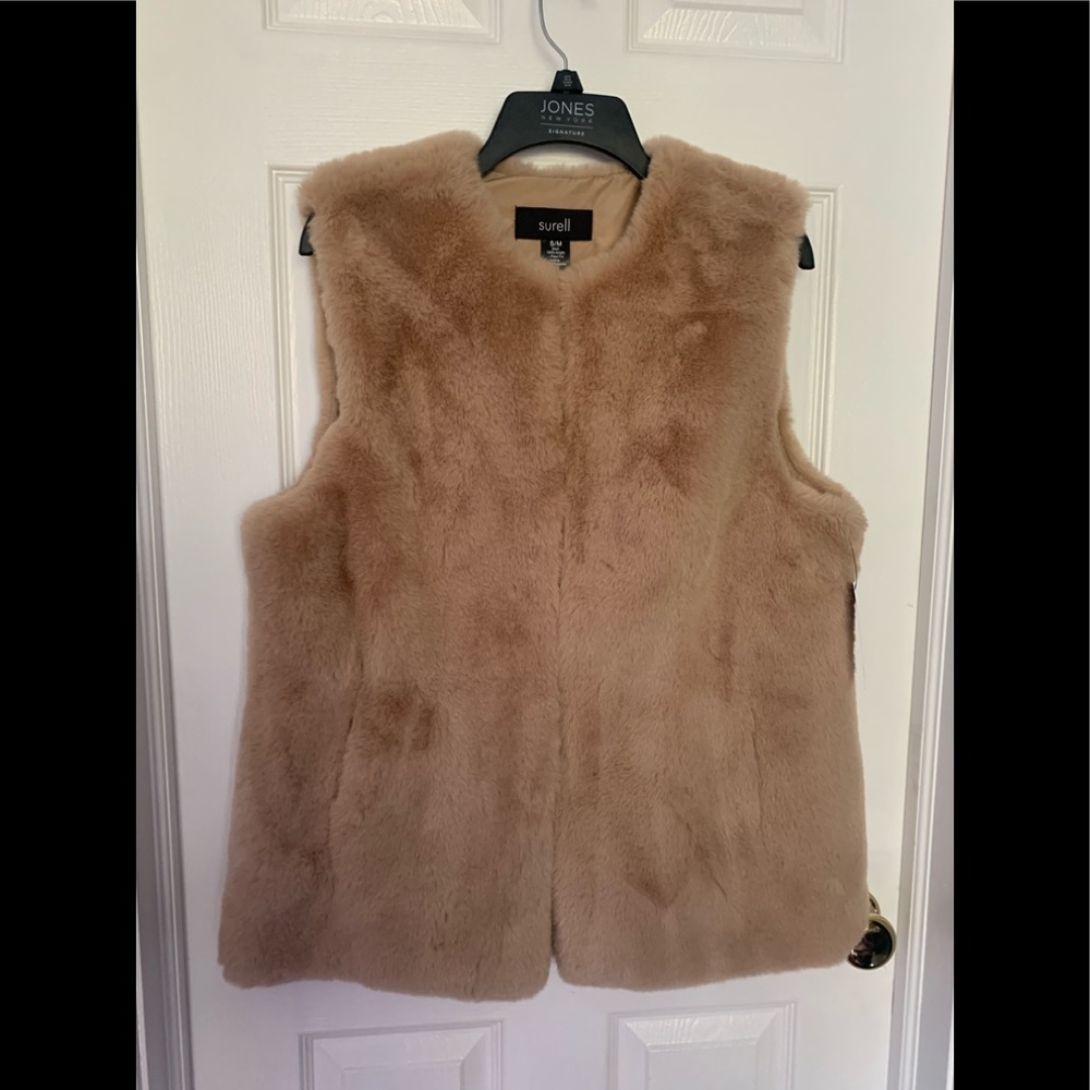 NWT Surell faux fur vest